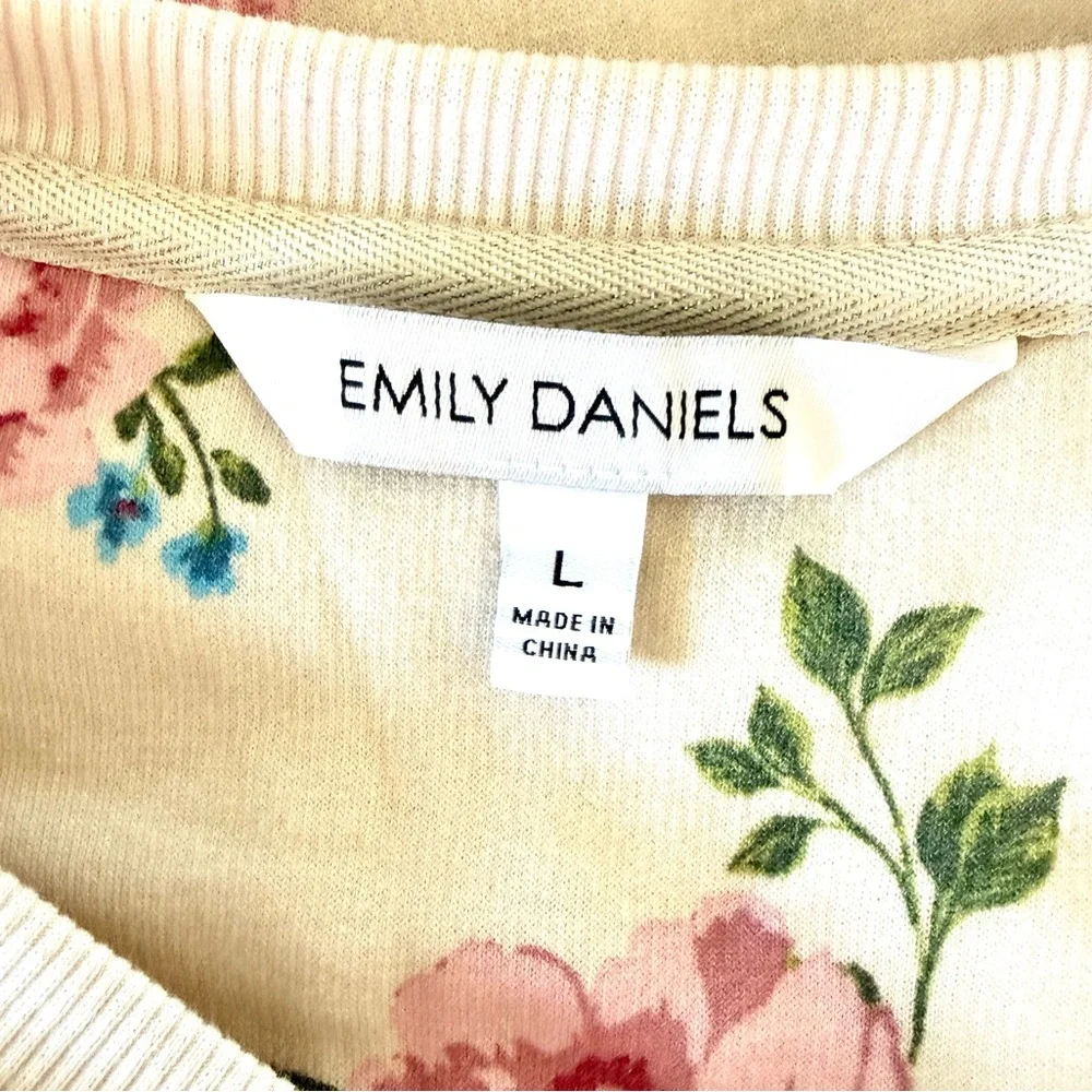 Emily Daniels Women’s Long Sleeve Floral Crew
Neck Sweatshirt Size Large - Picture 3 of 4